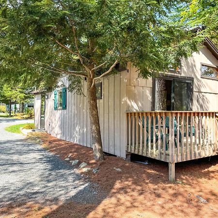 Lake Pleasant Cabin On 3 Acres With Kayaks And Beach! Kültér fotó