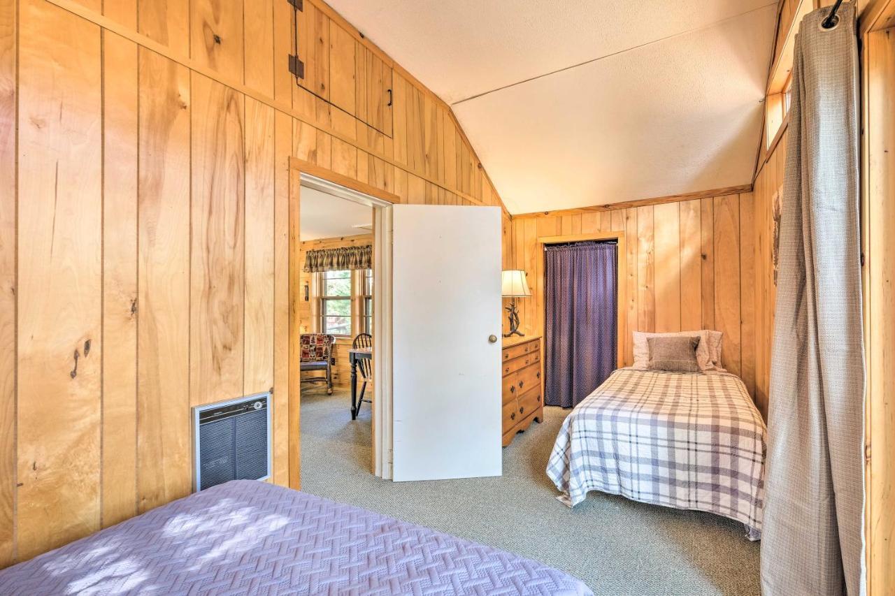 Lake Pleasant Cabin On 3 Acres With Kayaks And Beach! Kültér fotó
